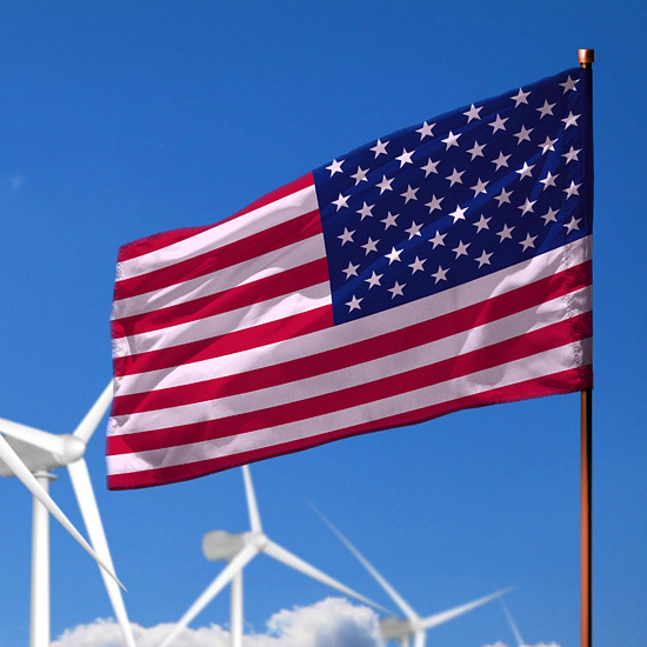 以风力涡轮机为背景的美国国旗